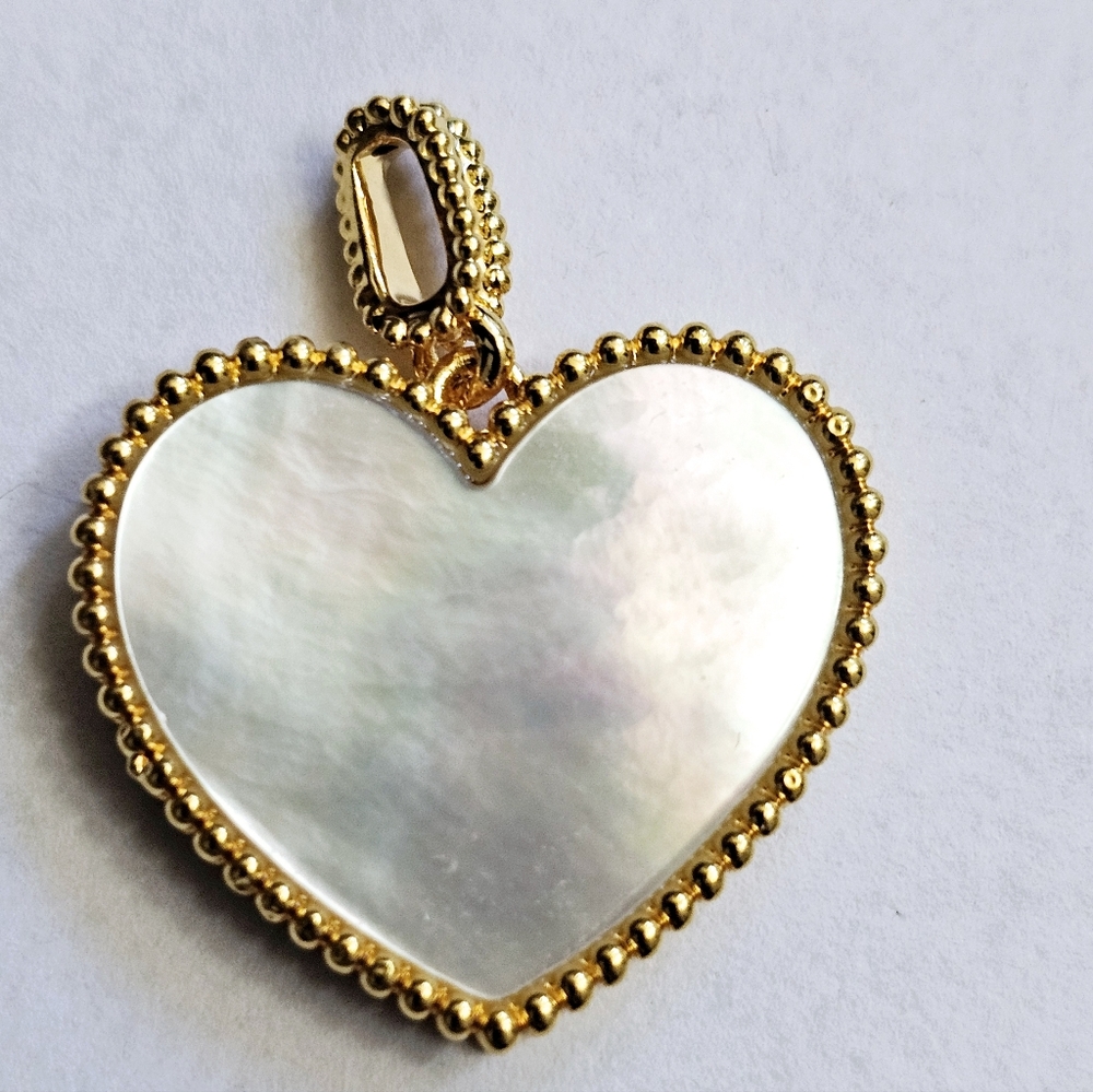 💛Mother of Pearl Heart Pendant - Picture 2 of 5